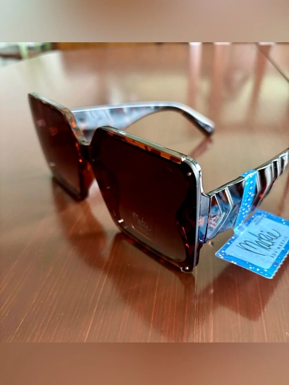 Mackie 100% UV protection square tortoise shell frame, brown lens, V-design arms